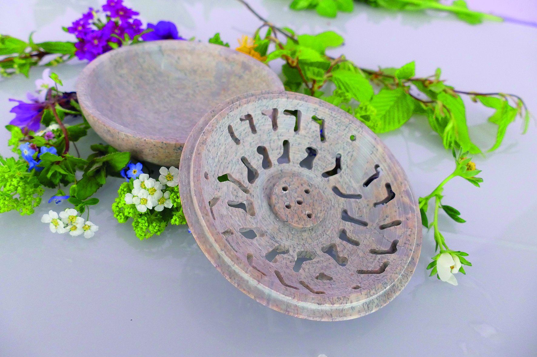 Räucherdose Blumenranke, Speckstein