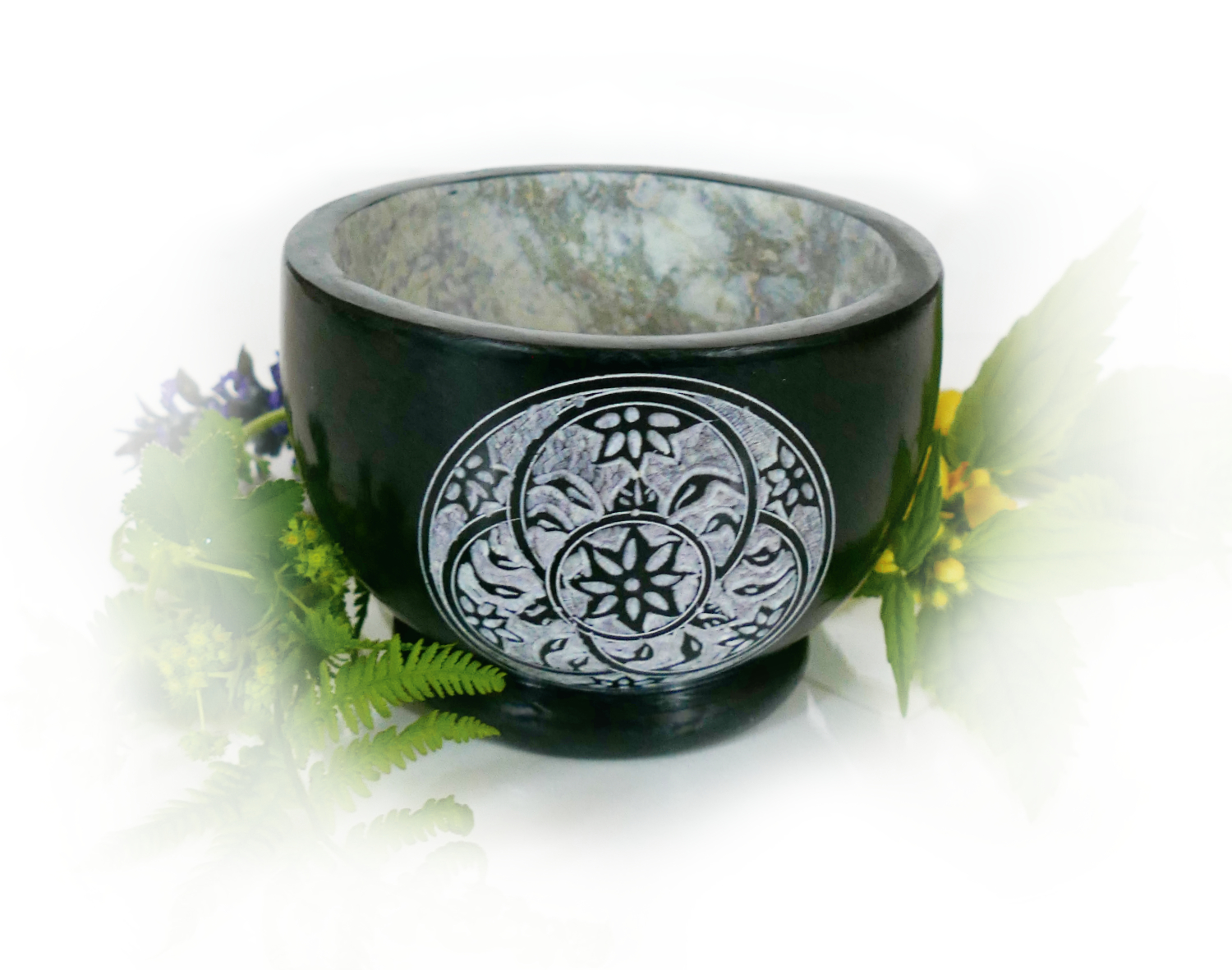 Estia, Specksteinschale schwarz, graviert