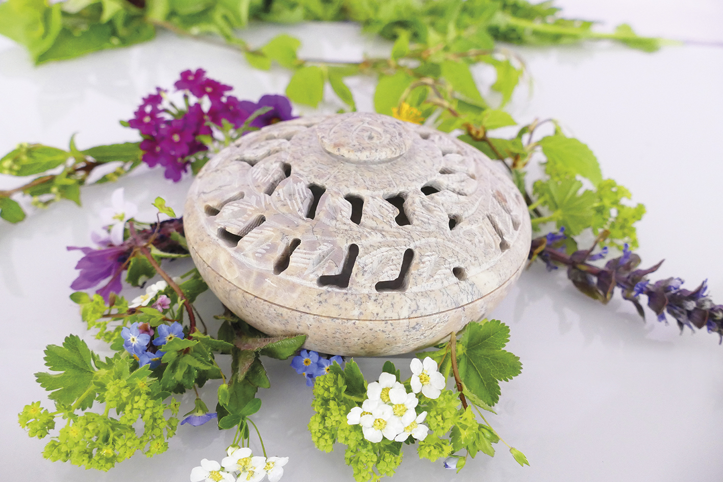 Räucherdose Blumenranke, Speckstein